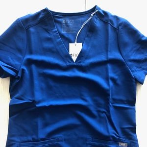 Figs Casma Three-Pocket Scrub Top in Winning Blue